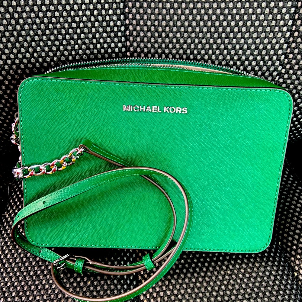 Beautiful Forest Green crossbody bag!